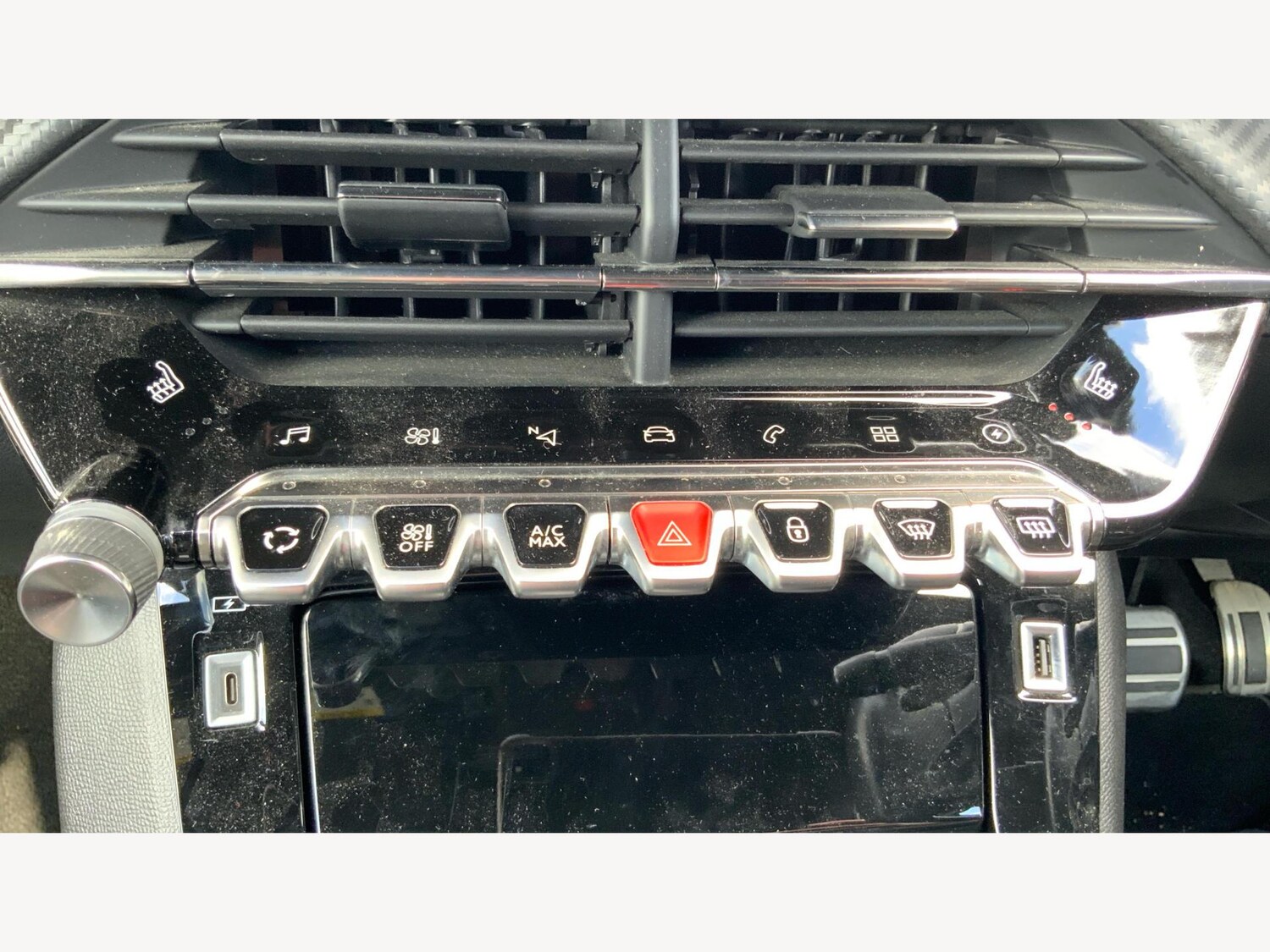 Used Peugeot E-2008 2021 for sale - 76399238: Photo 28