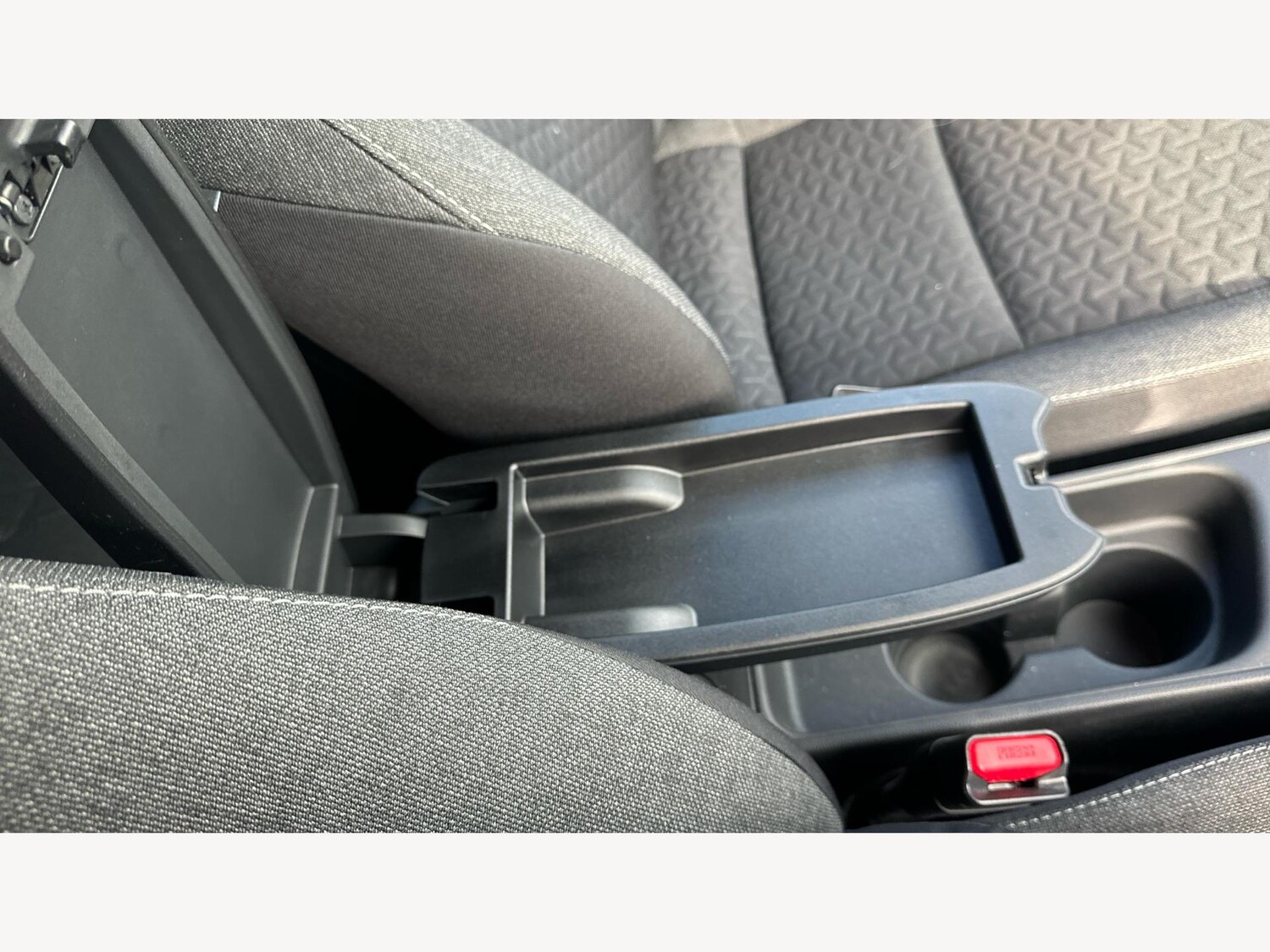 Used Toyota Yaris Cross 2024 for sale - 76108340: Photo 26