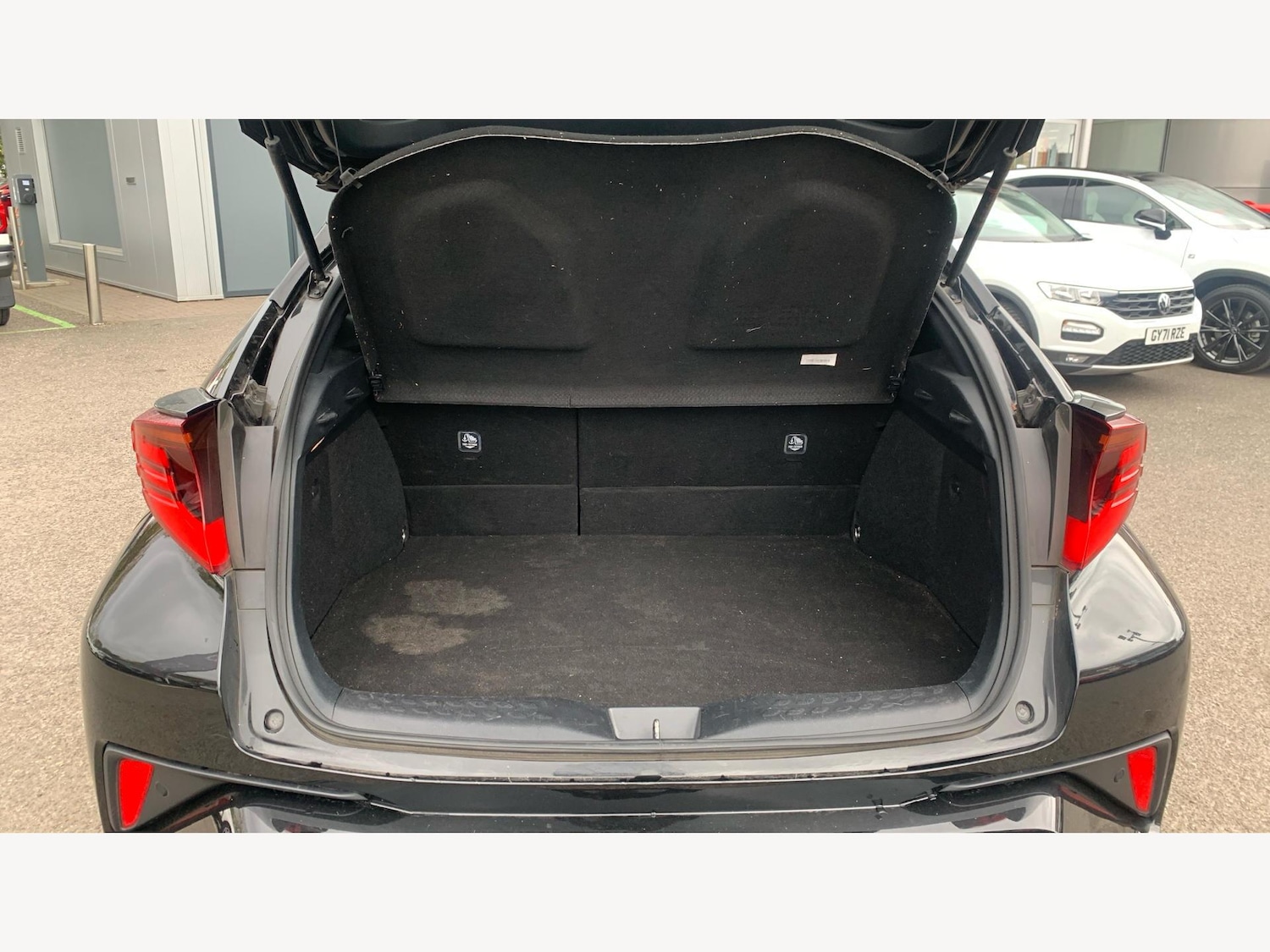 Used Toyota C-HR 2021 for sale - 76645699: Photo 16