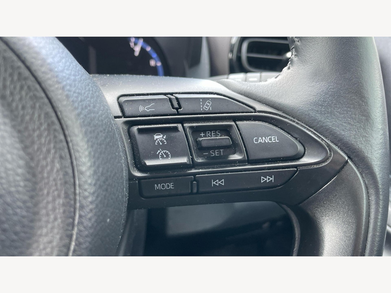 Used Toyota Yaris Cross 2023 for sale - 76398530: Photo 23