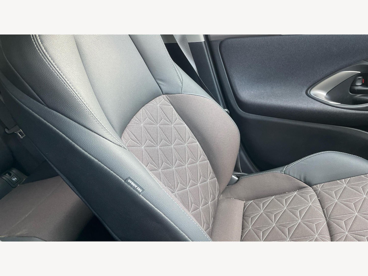 Used Toyota Yaris Cross 2023 for sale - 76398530: Photo 32