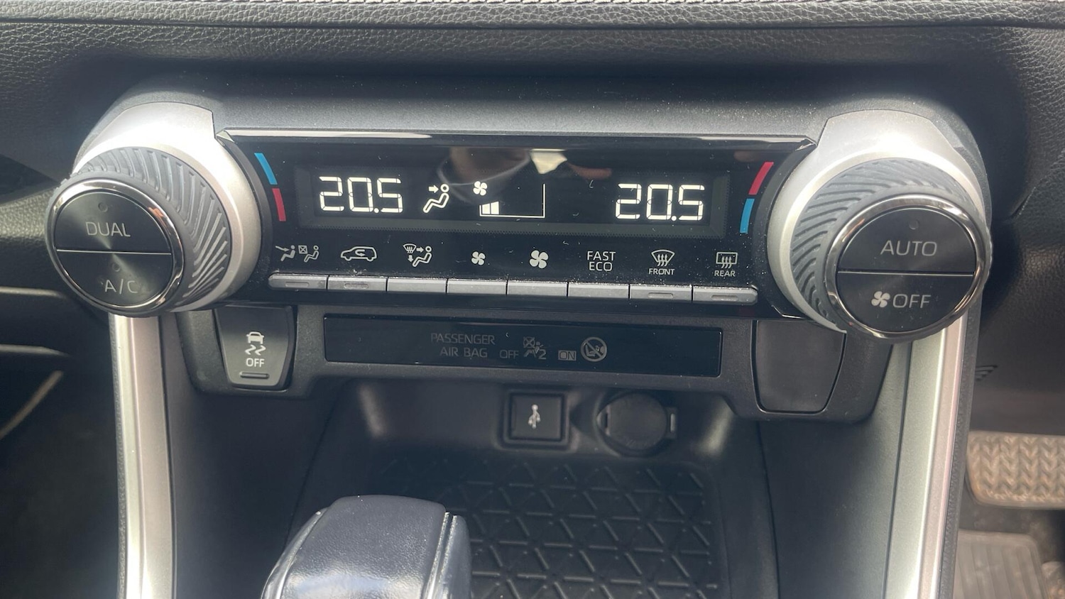 Used Toyota RAV4 2020 for sale - 76399339: Photo 38