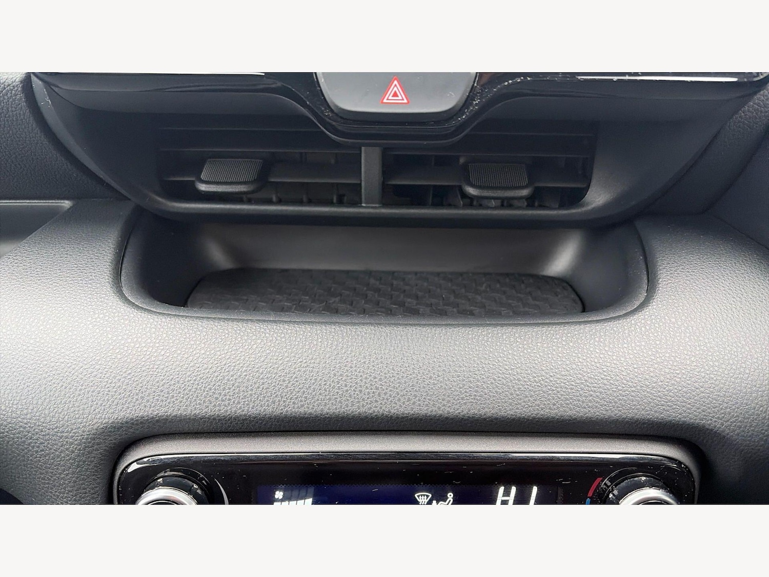 Used Toyota Yaris 2024 for sale - 78204384: Photo 27