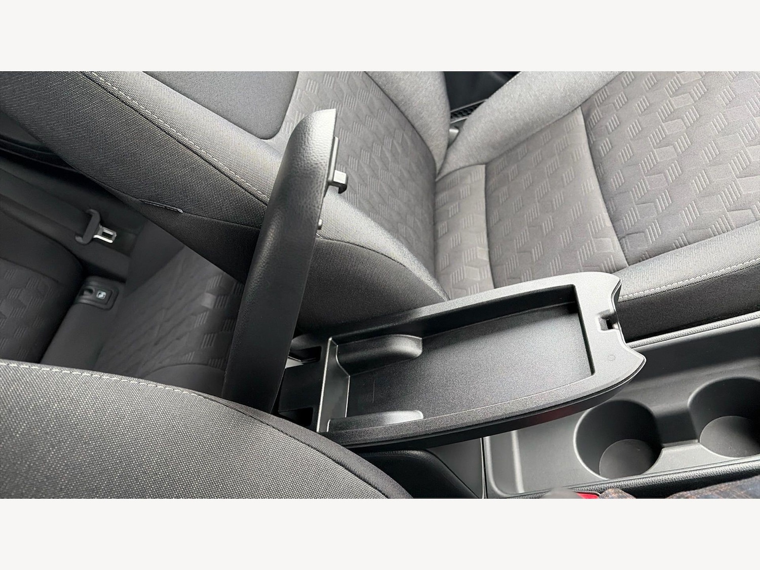 Used Toyota Yaris 2024 for sale - 78204384: Photo 30