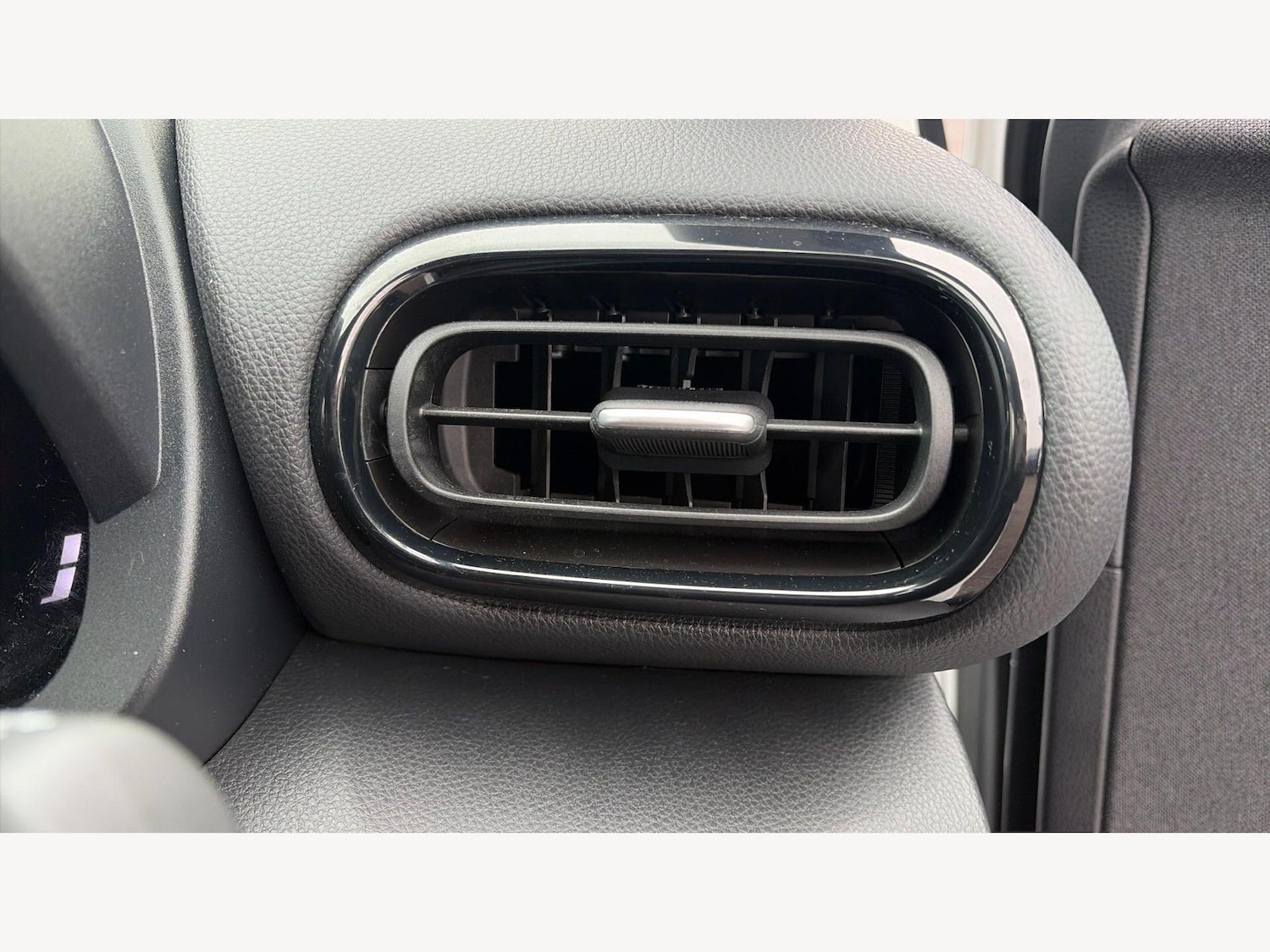 Used Toyota Yaris 2024 for sale - 78204384: Photo 34