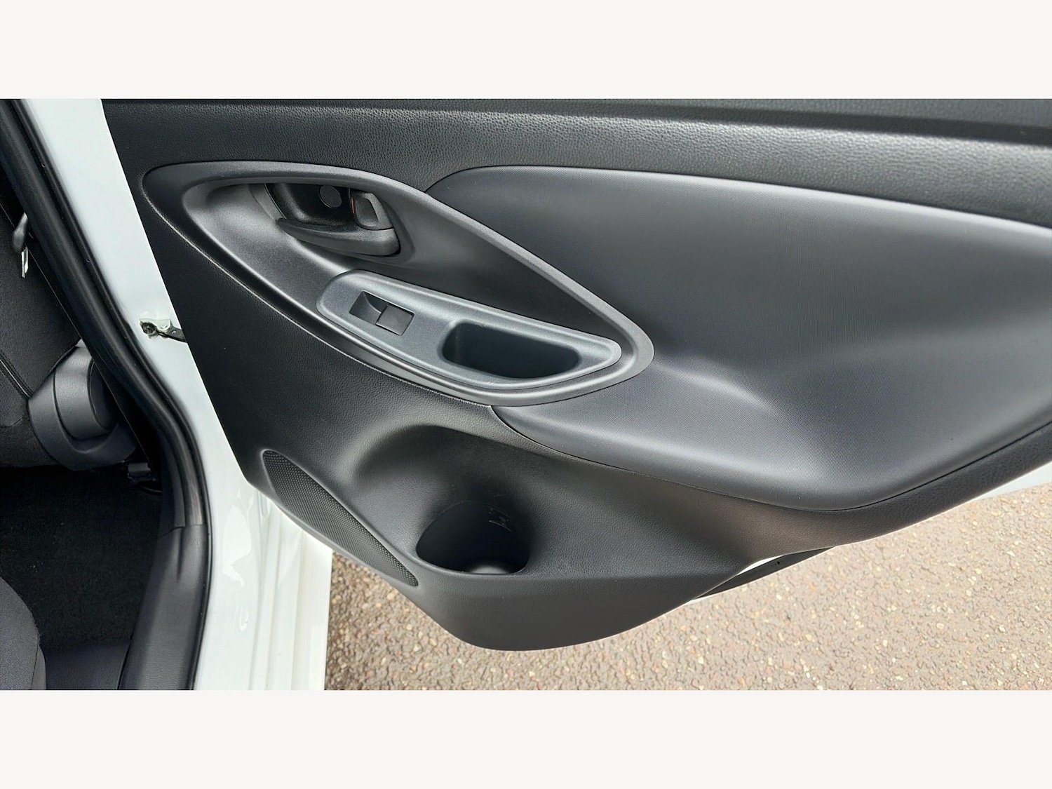 Used Toyota Yaris 2024 for sale - 78204384: Photo 38