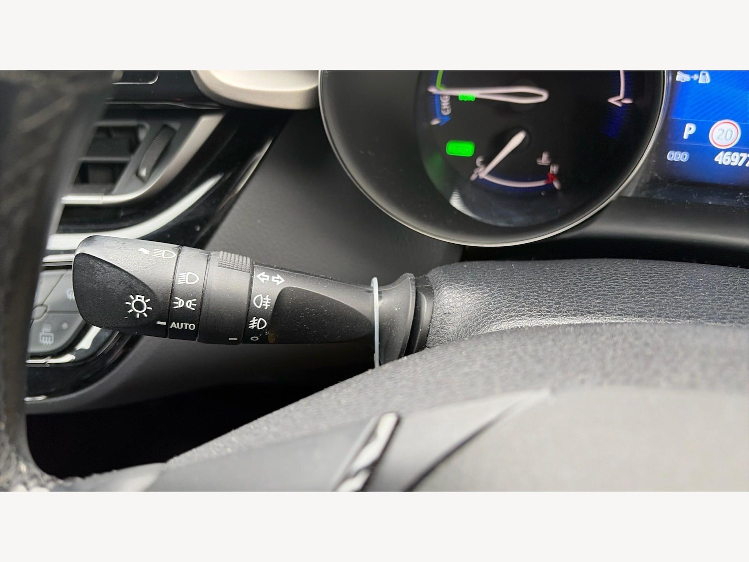 Used Toyota C-HR 2018 for sale - 78072752: Photo 25