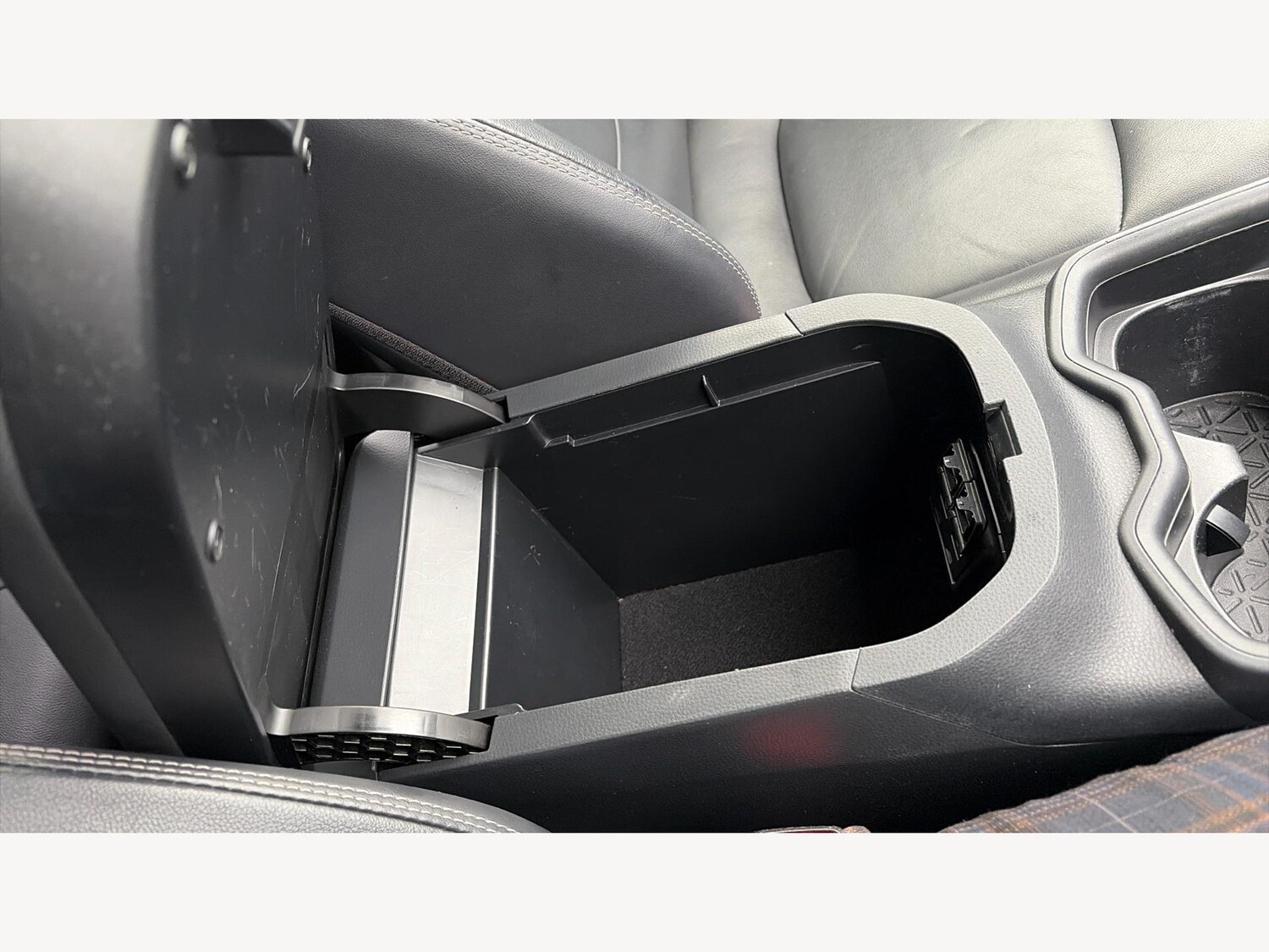 Used Toyota RAV4 2019 for sale - 77057321: Photo 30