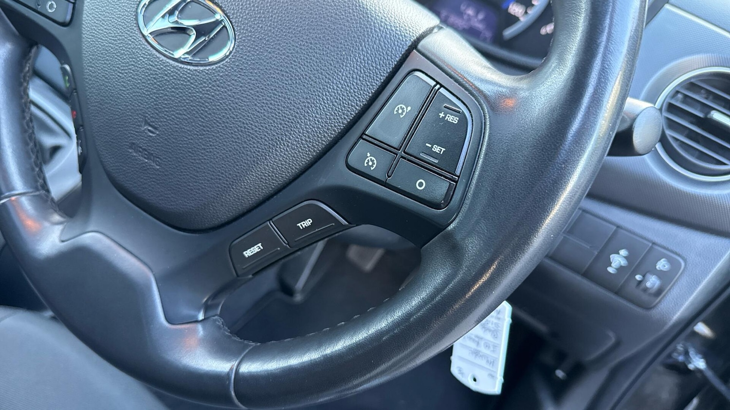 Used Hyundai i10 for sale - 78007302: Photo 35