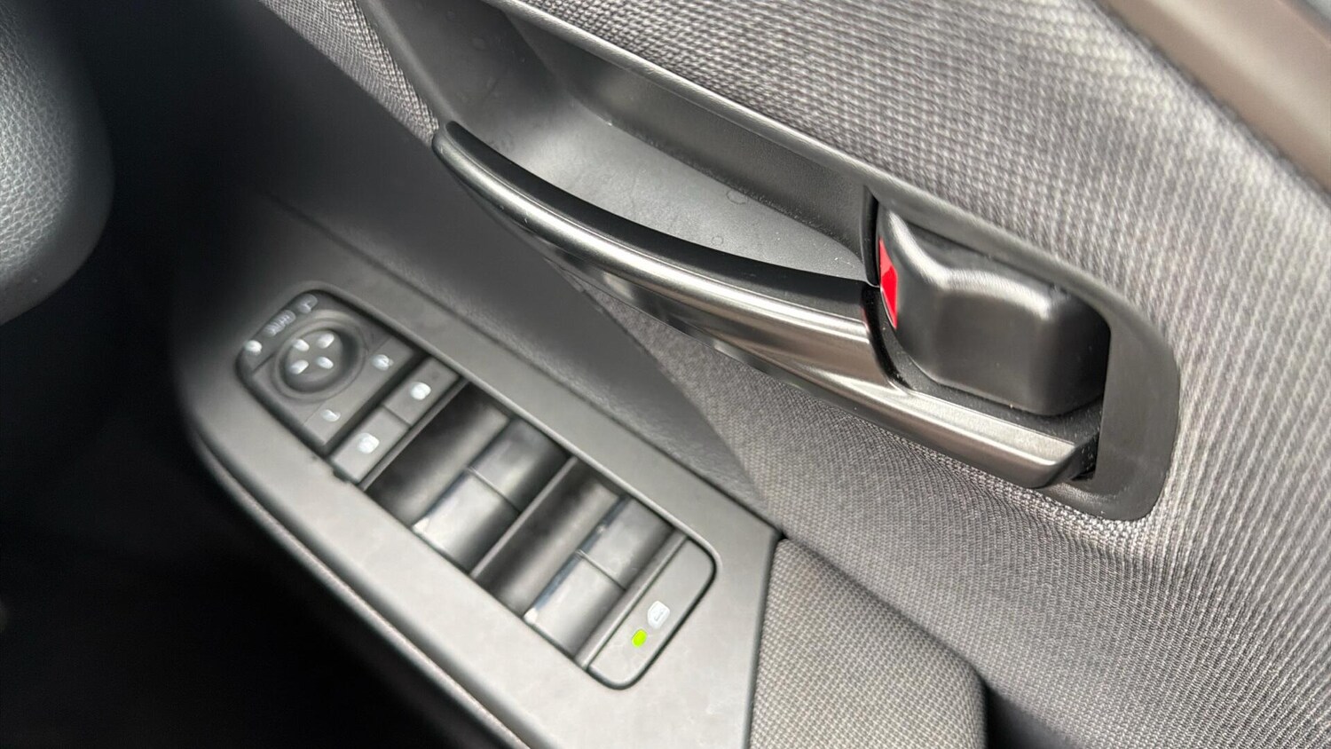 Used Toyota C-HR 2025 for sale - 78034215: Photo 42