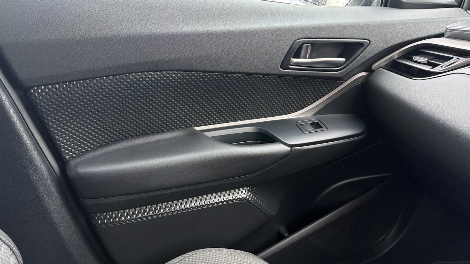 Used Toyota C-HR 2021 for sale - 77291803: Photo 42