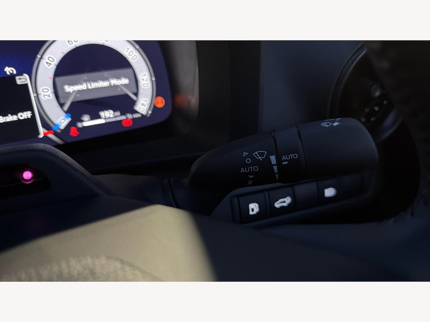 Used Toyota C-HR 2024 for sale - 77143800: Photo 26