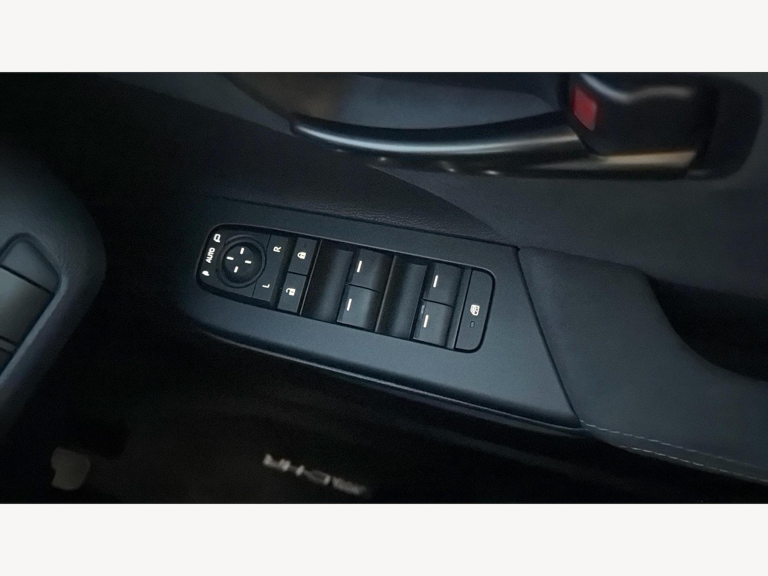 Used Toyota C-HR 2024 for sale - 77143800: Photo 29