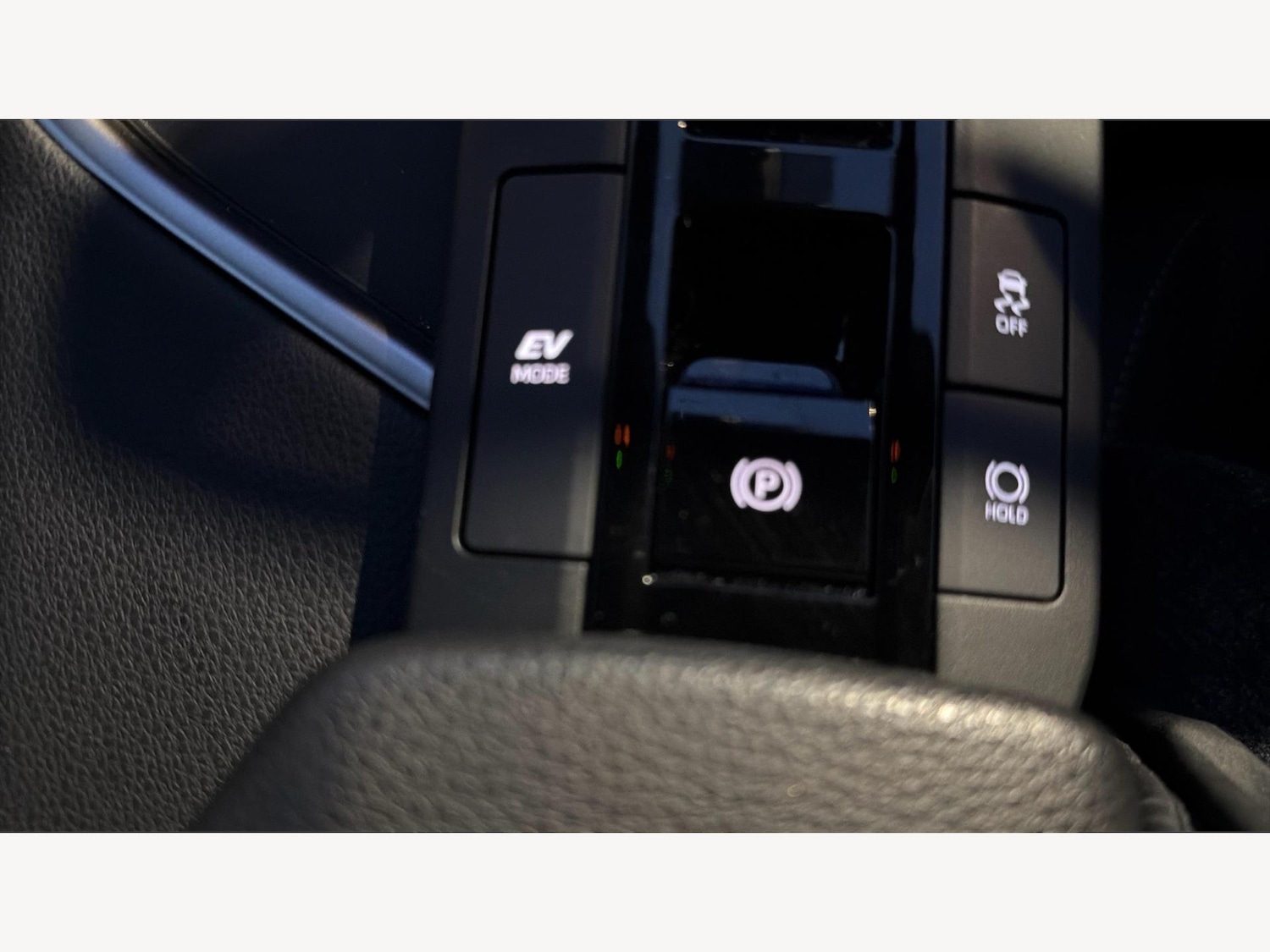 Used Toyota C-HR 2024 for sale - 77143800: Photo 31