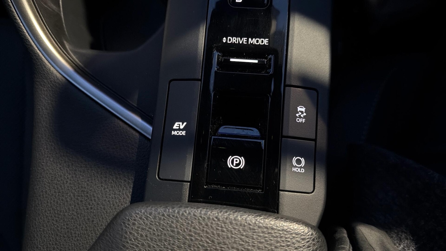 Used Toyota C-HR 2024 for sale - 77143800: Photo 32