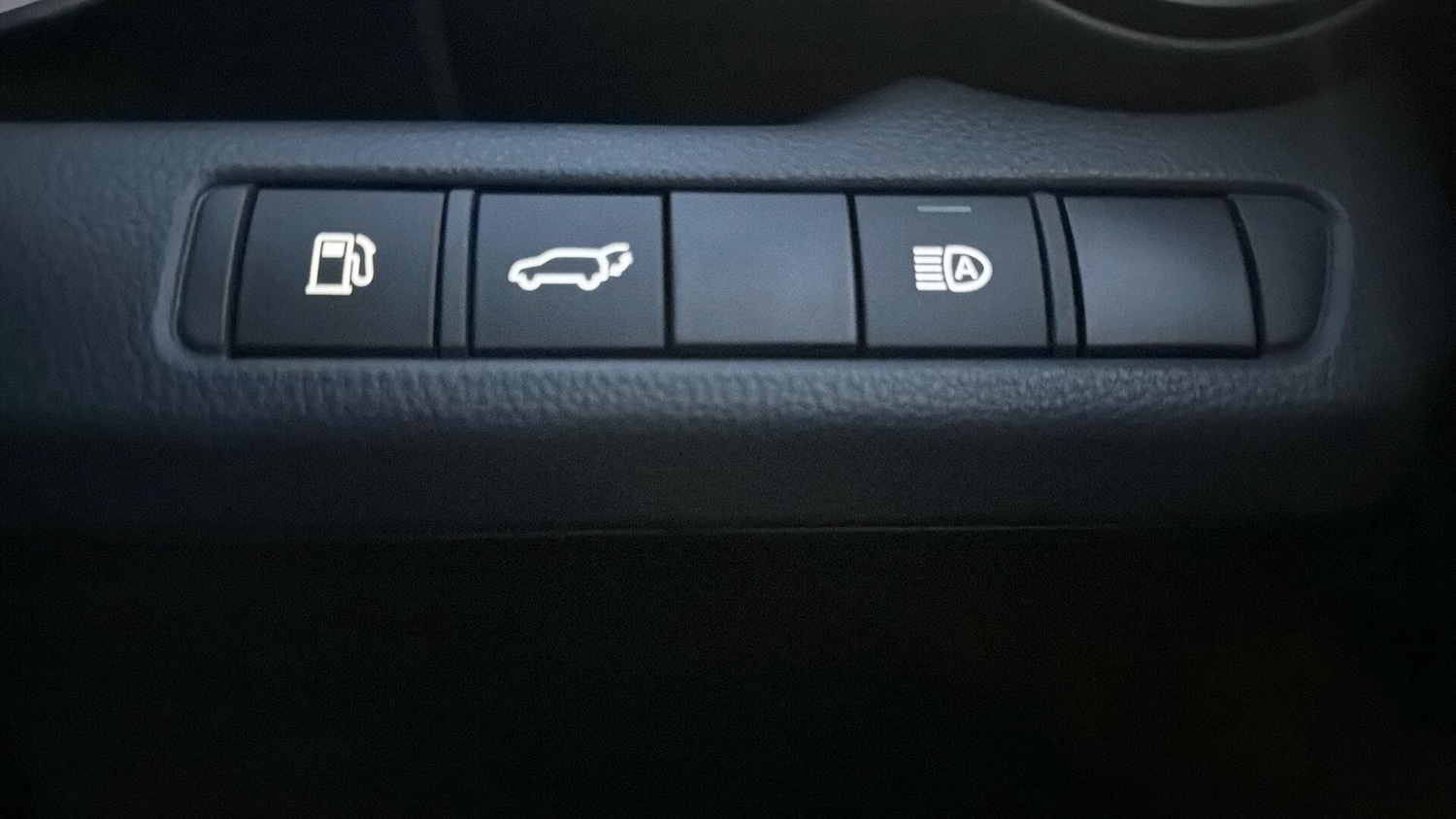 Used Toyota C-HR 2024 for sale - 77143800: Photo 40