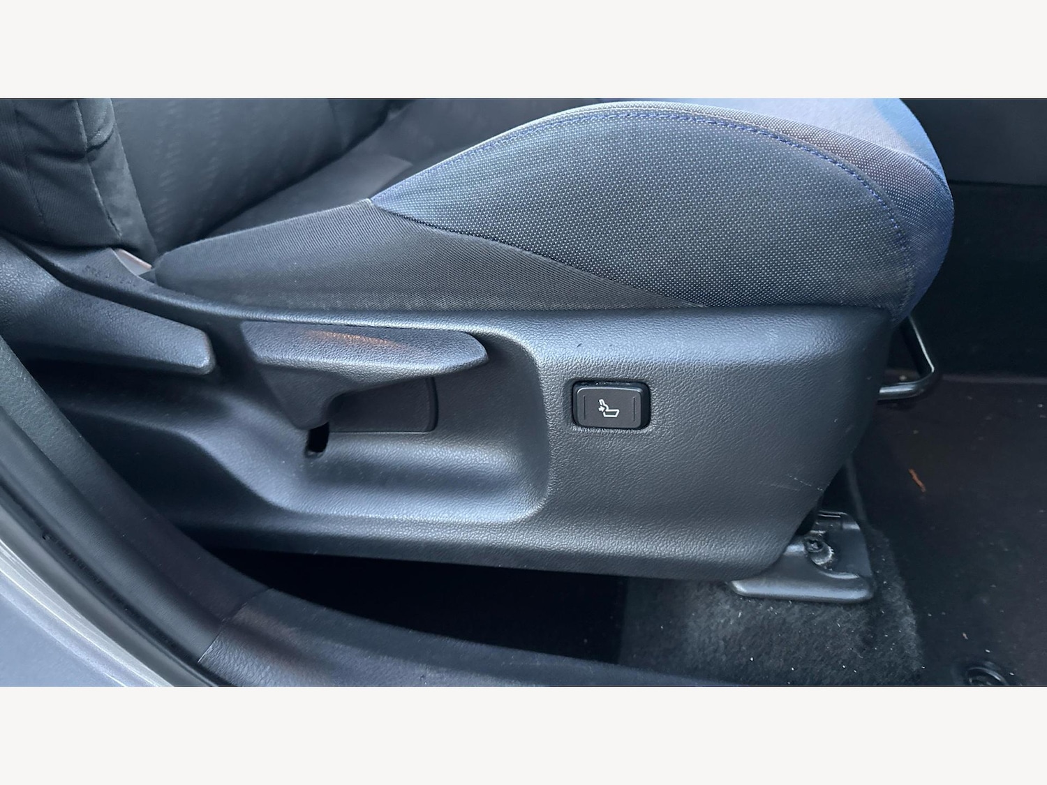 Used Toyota C-HR 2017 for sale - 76801300: Photo 32