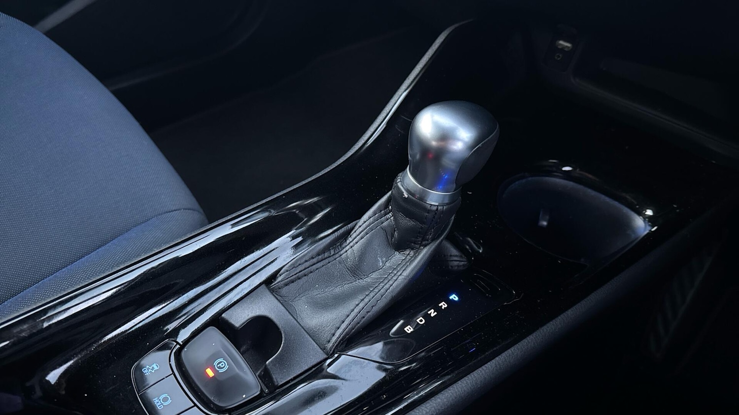 Used Toyota C-HR 2017 for sale - 76801300: Photo 42