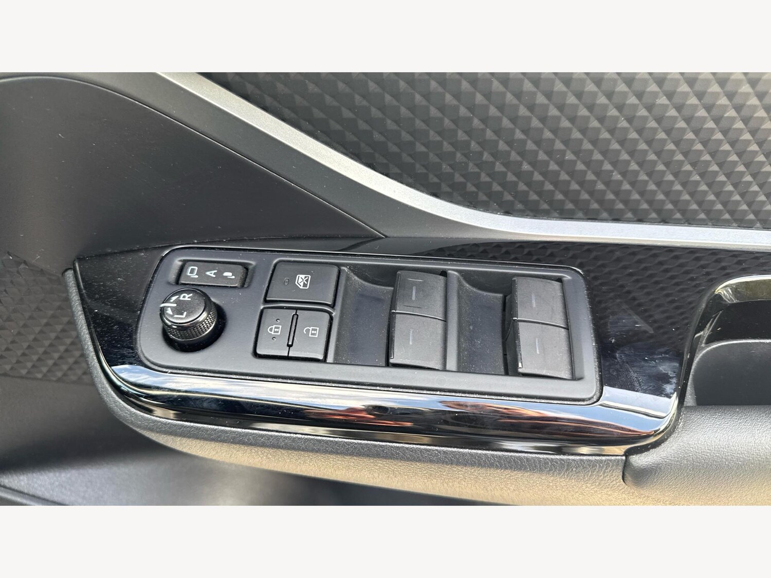 Used Toyota C-HR 2023 for sale - 76388927: Photo 34