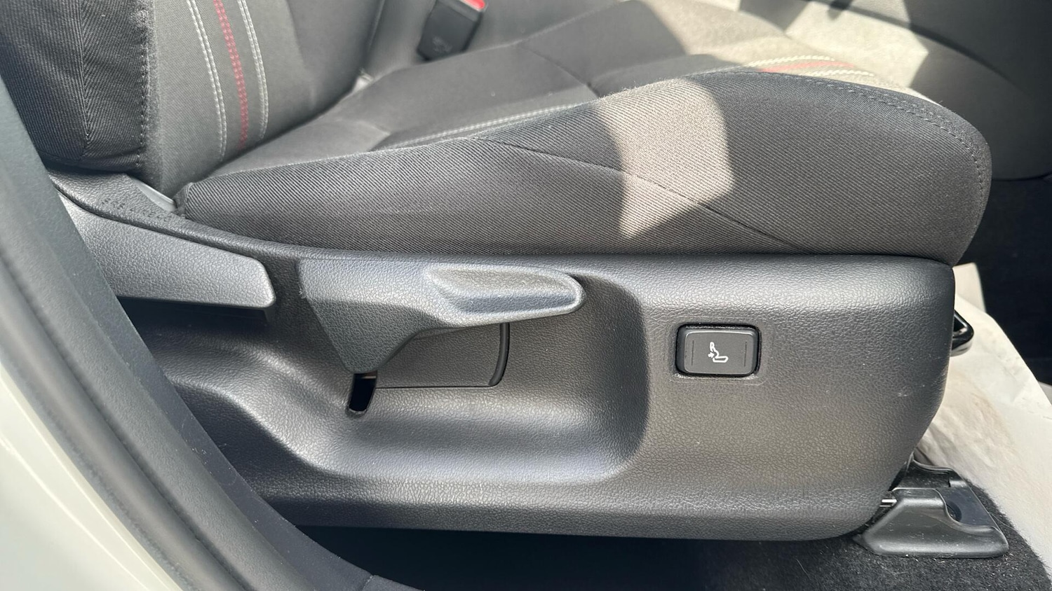 Used Toyota C-HR 2023 for sale - 76388927: Photo 42