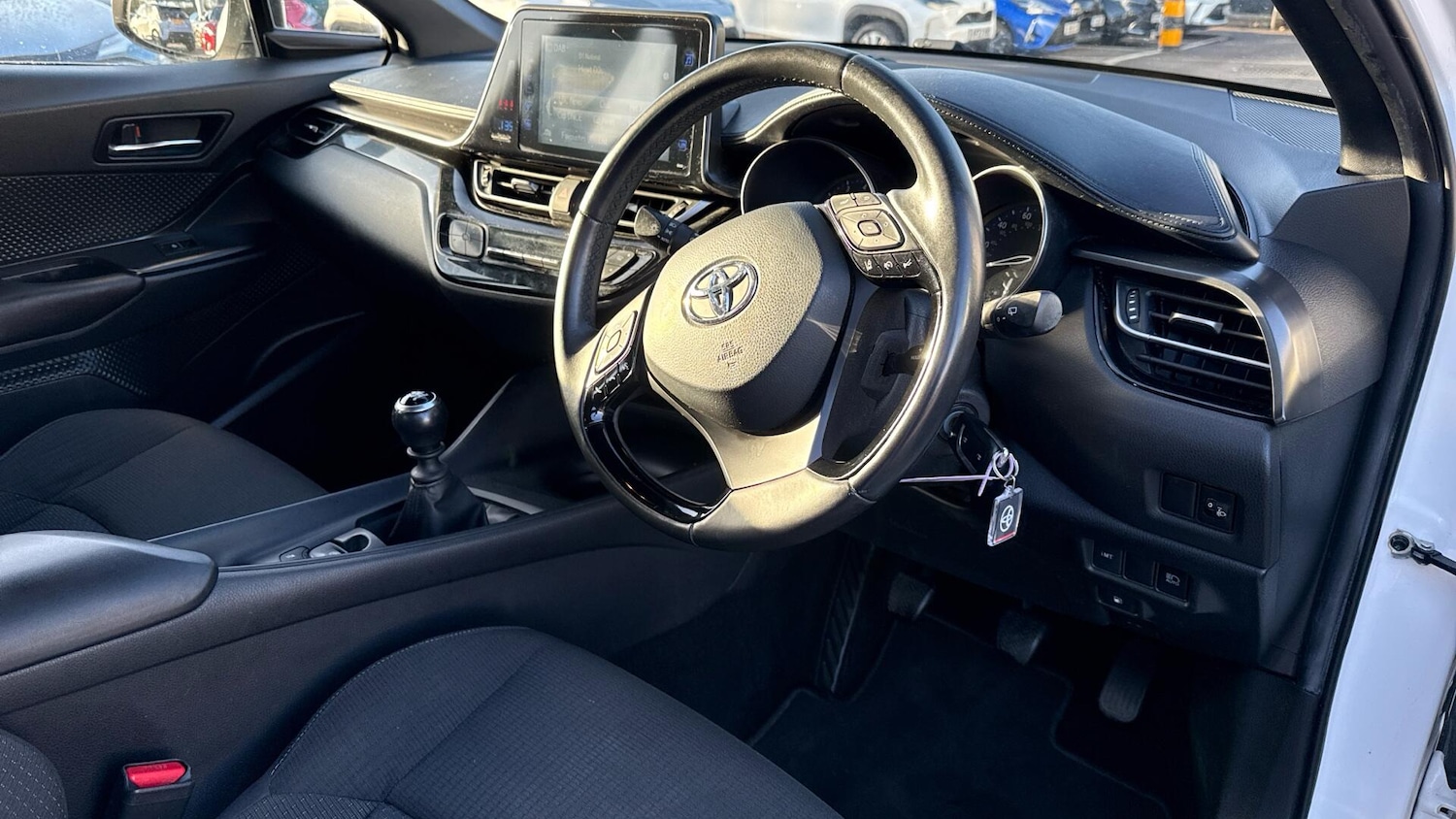 Used Toyota C-HR 2017 for sale - 77238515: Photo 32