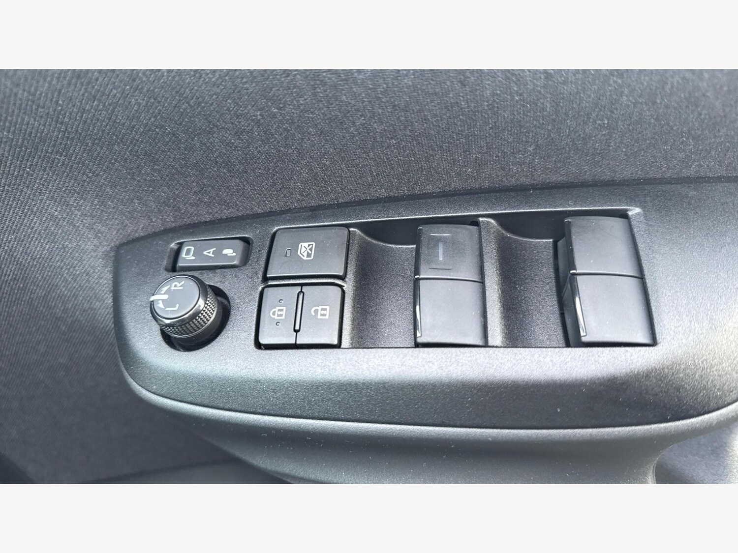 Used Toyota Yaris 2023 for sale - 76485443: Photo 32