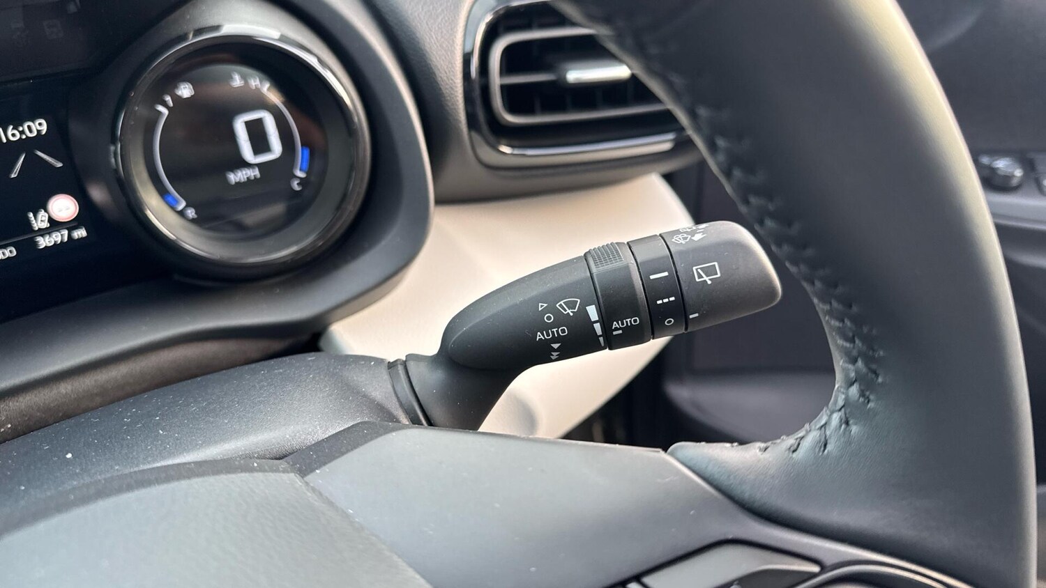 Used Toyota Yaris 2023 for sale - 76485443: Photo 37