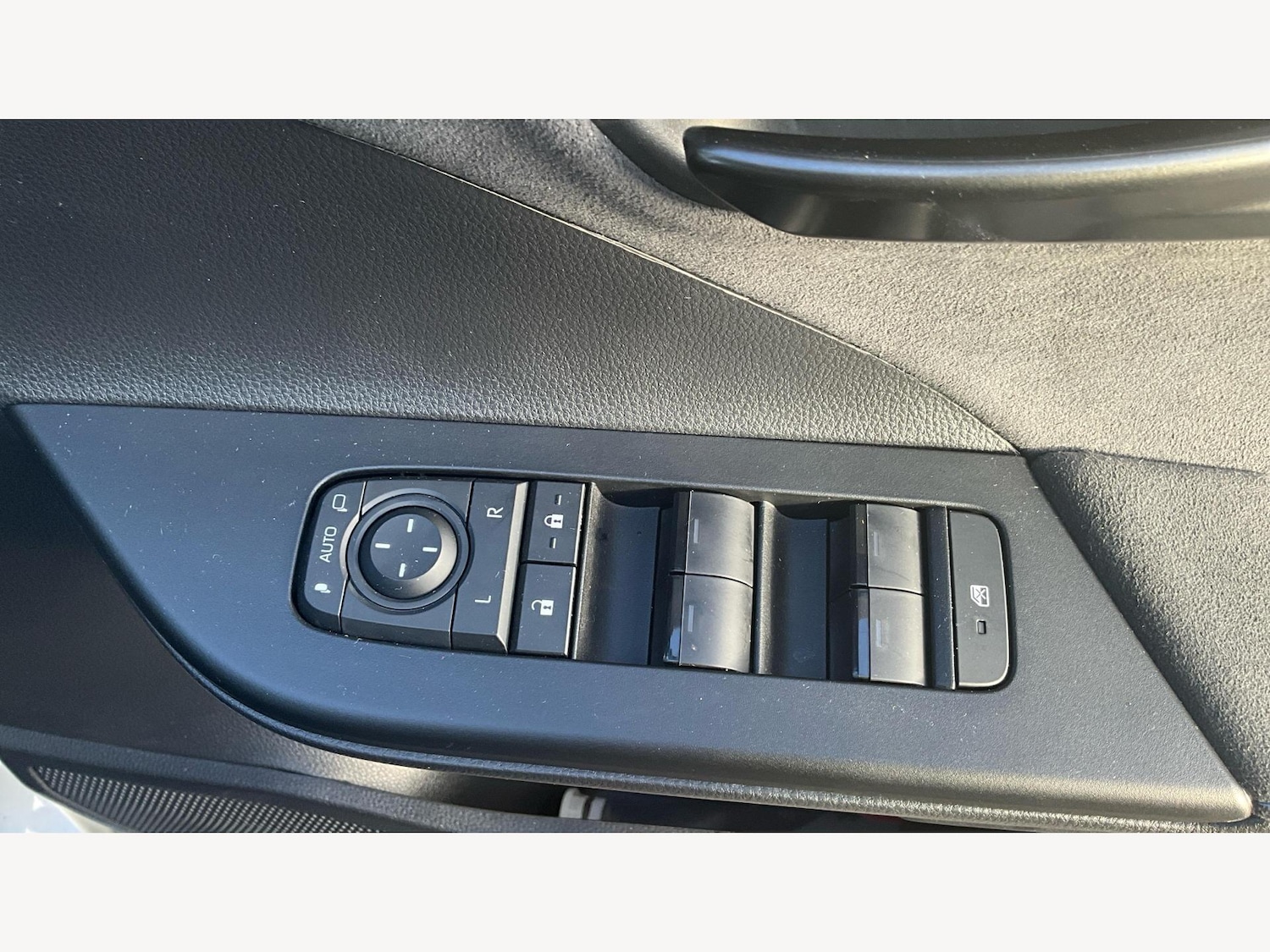 Used Toyota C-HR for sale - 77549996: Photo 23