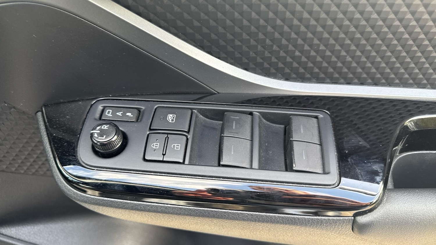 Used Toyota C-HR 2023 for sale - 77144688: Photo 34