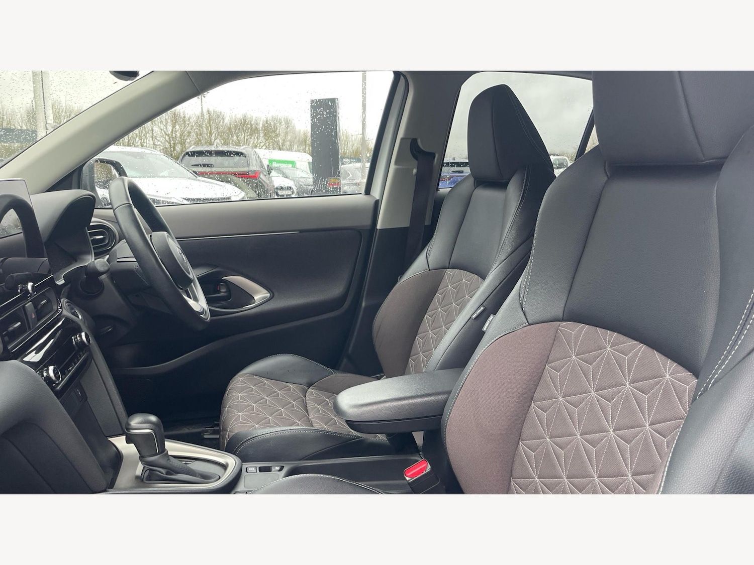 Used Toyota Yaris Cross 2024 for sale - 76952790: Photo 12