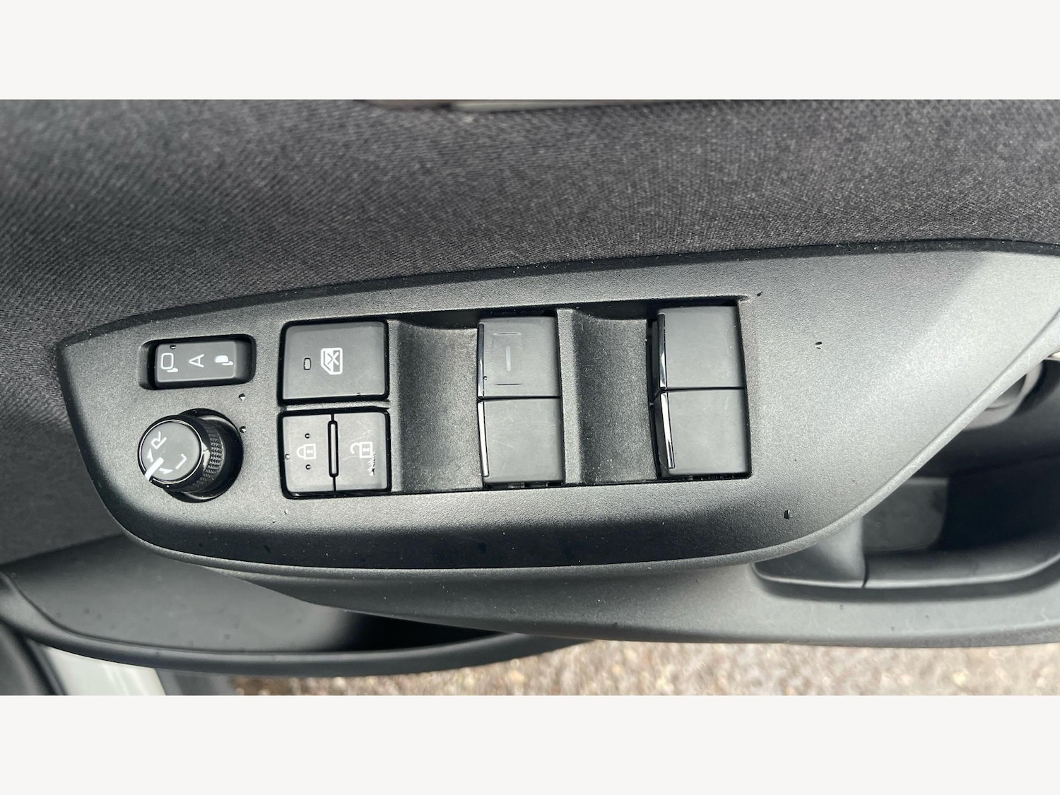 Used Toyota Yaris Cross 2024 for sale - 76952790: Photo 30