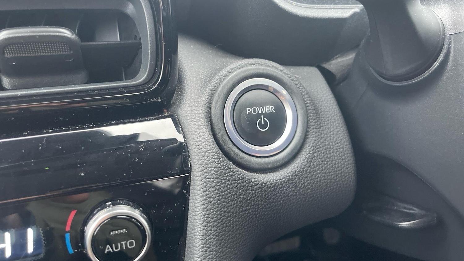 Used Toyota Yaris Cross 2024 for sale - 76952790: Photo 39