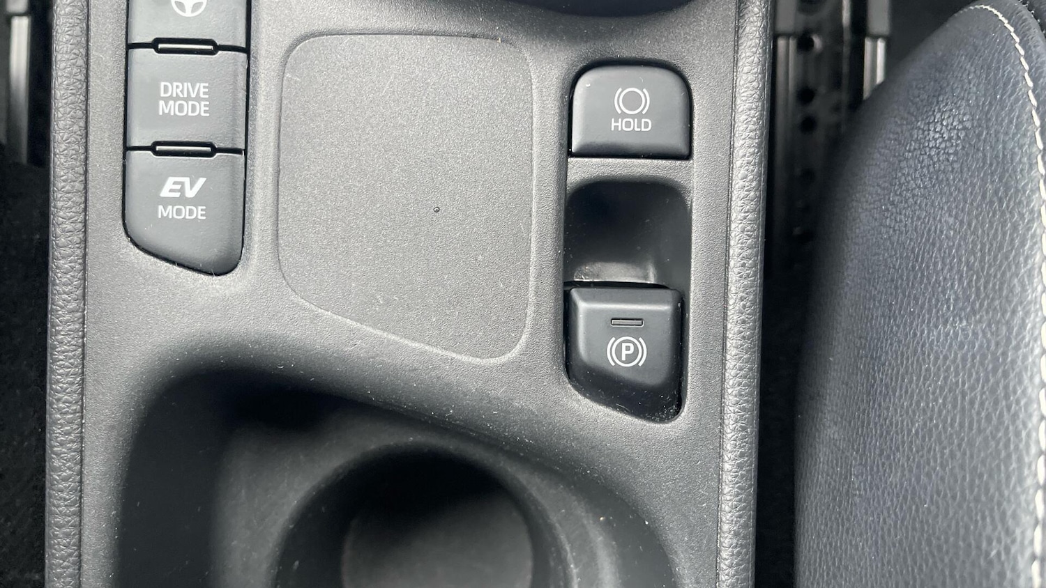 Used Toyota Yaris Cross 2024 for sale - 76952790: Photo 41