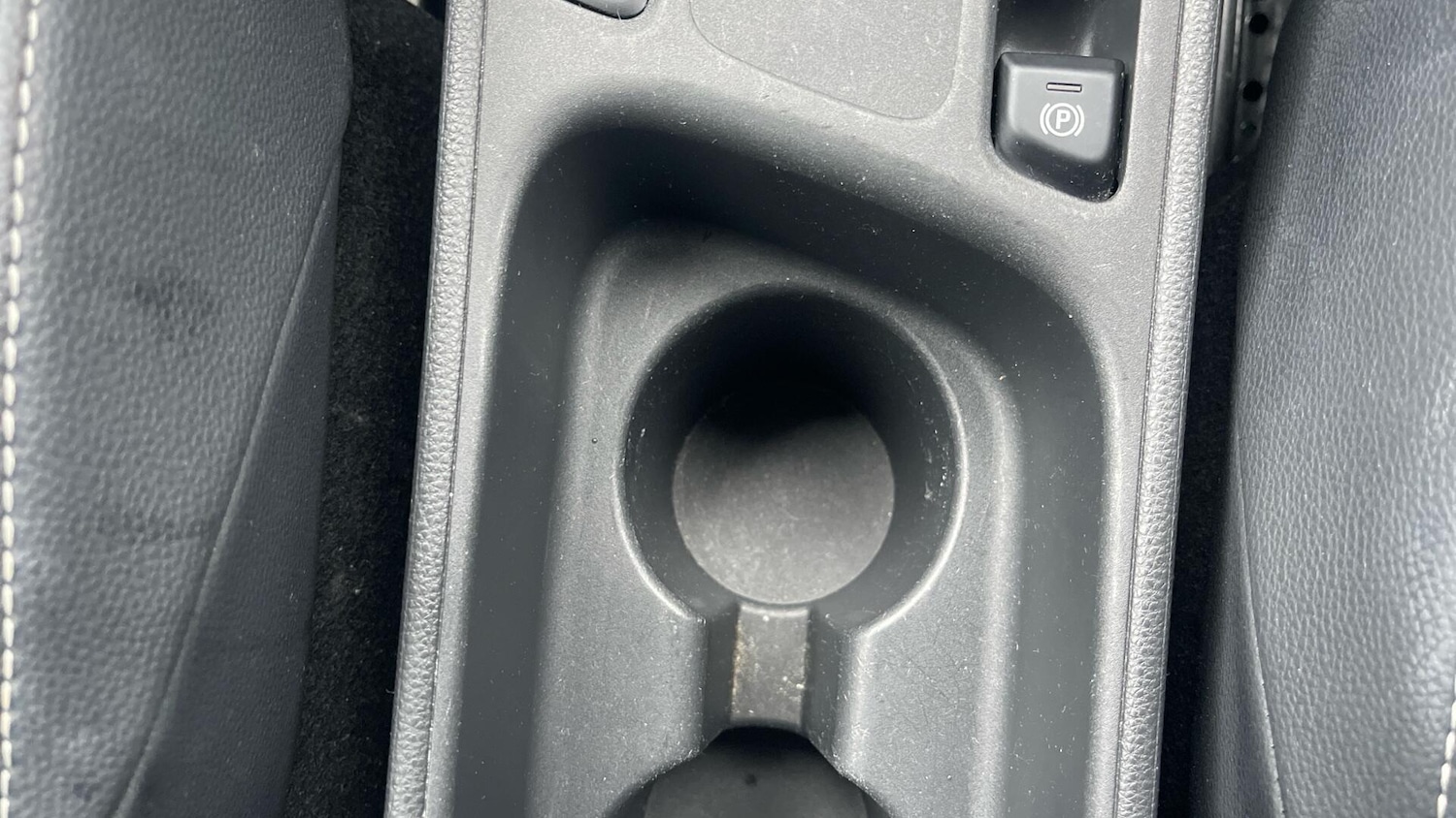 Used Toyota Yaris Cross 2024 for sale - 76952790: Photo 42