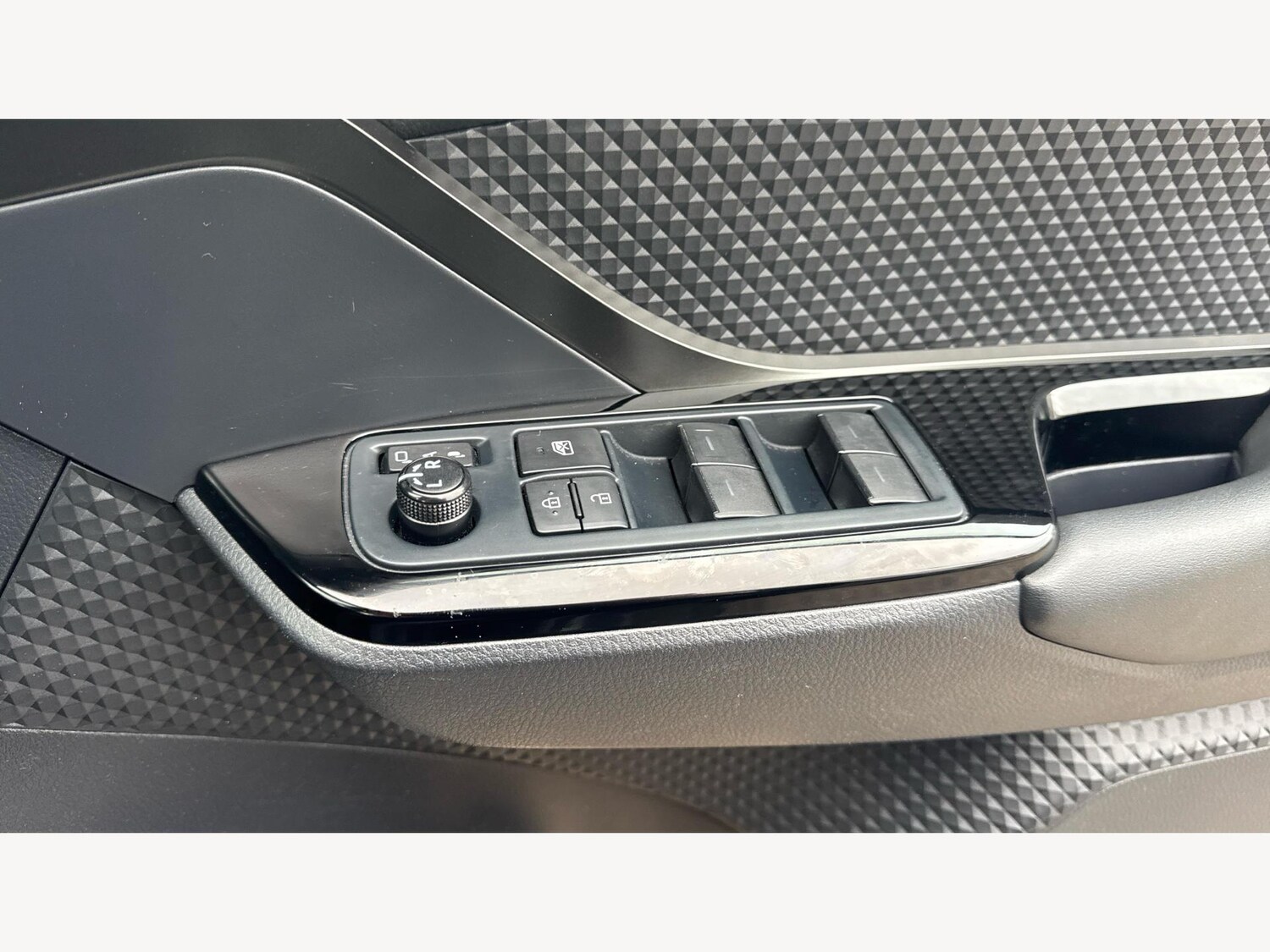 Used Toyota C-HR 2022 for sale - 76645390: Photo 25