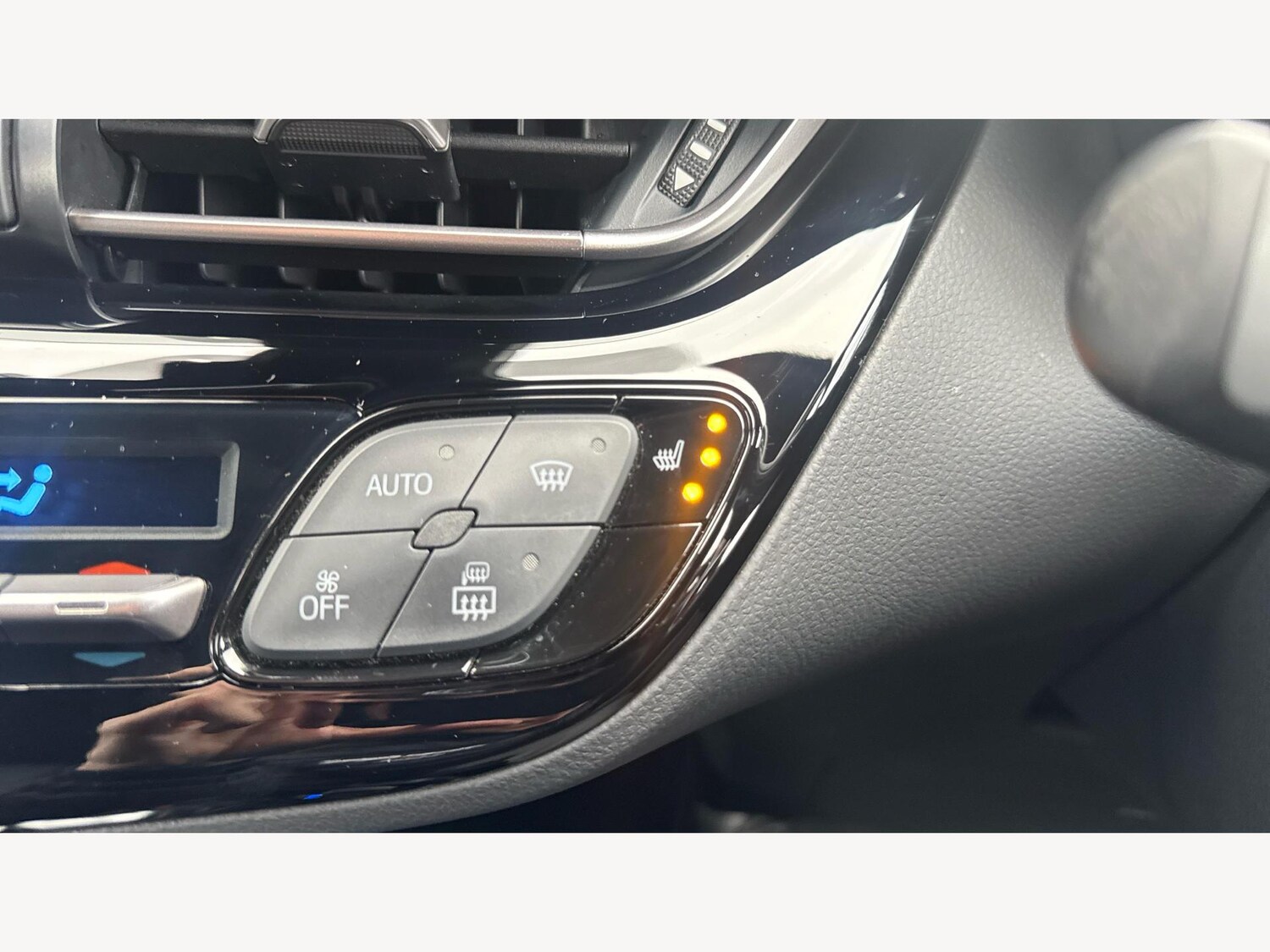 Used Toyota C-HR 2022 for sale - 76645390: Photo 27