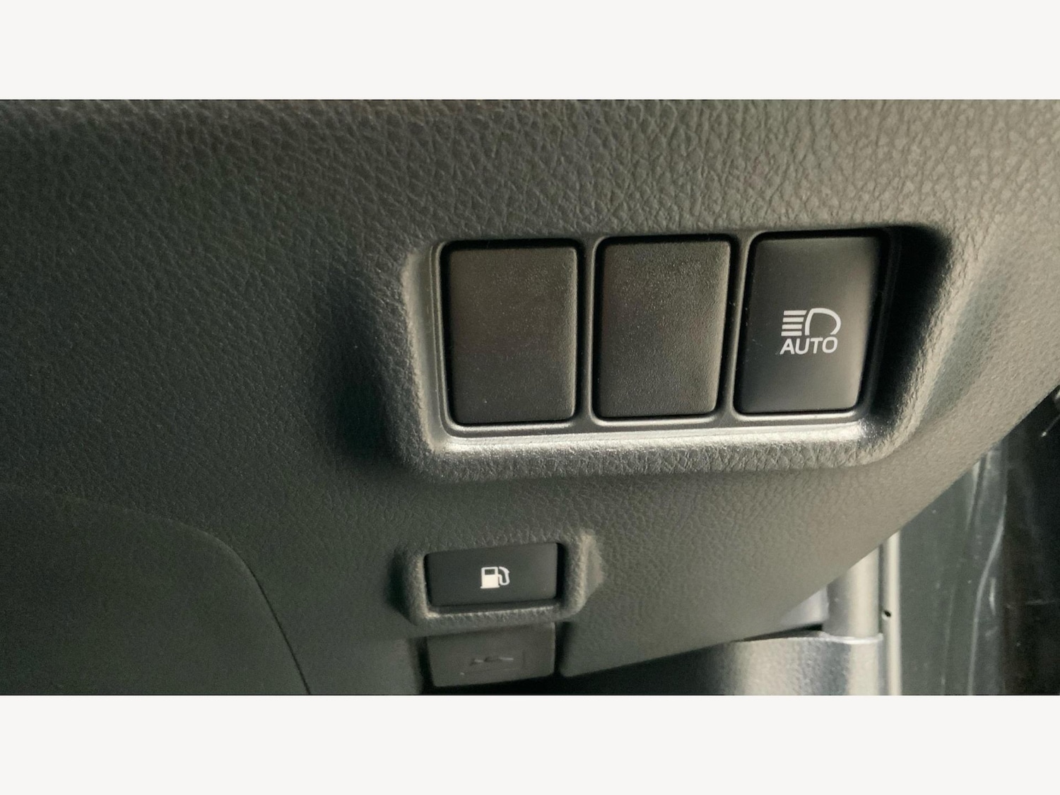 Used Toyota C-HR 2019 for sale - 76918606: Photo 32