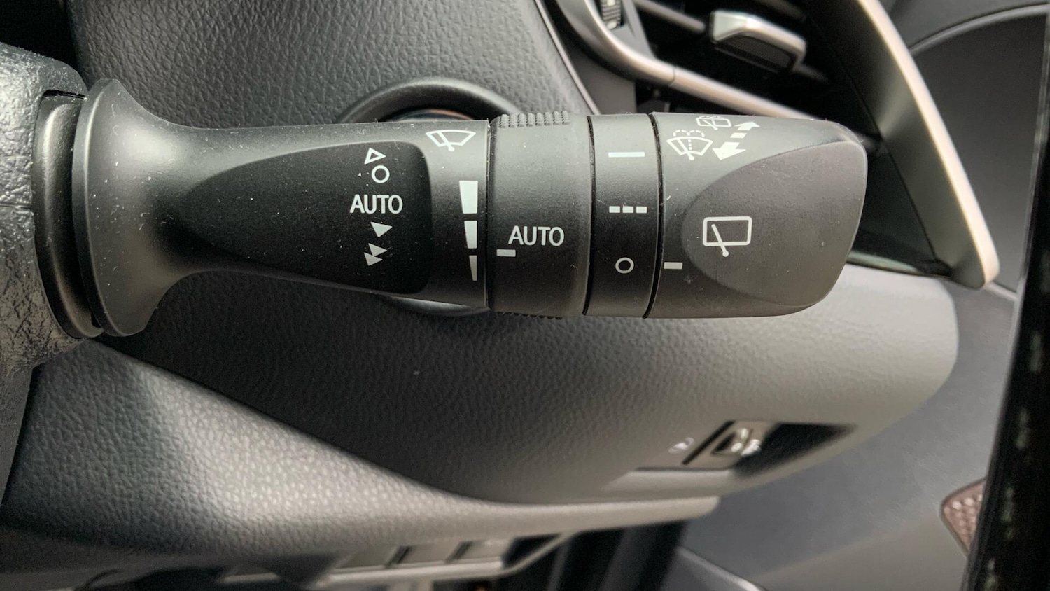 Used Toyota C-HR 2019 for sale - 76918606: Photo 34