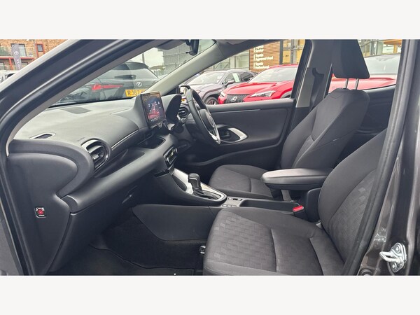 Used Toyota Yaris 2024 for sale - 76327067: Photo 12