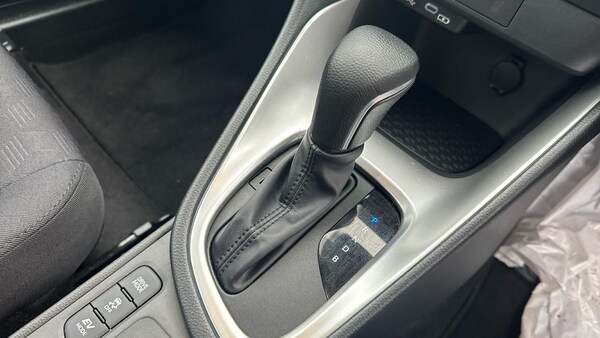 Used Toyota Yaris 2024 for sale - 76327067: Photo 37