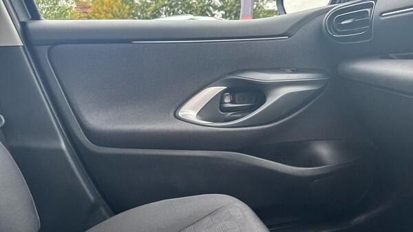 Used Toyota Yaris 2024 for sale - 76327067: Photo 39