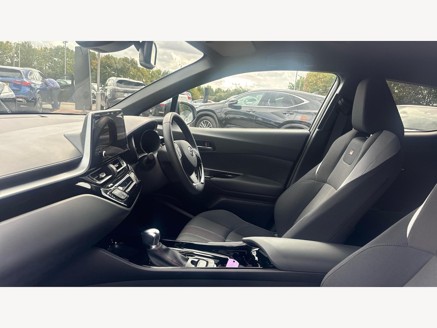 Used Toyota C-HR 2023 for sale - 76632738: Photo 12