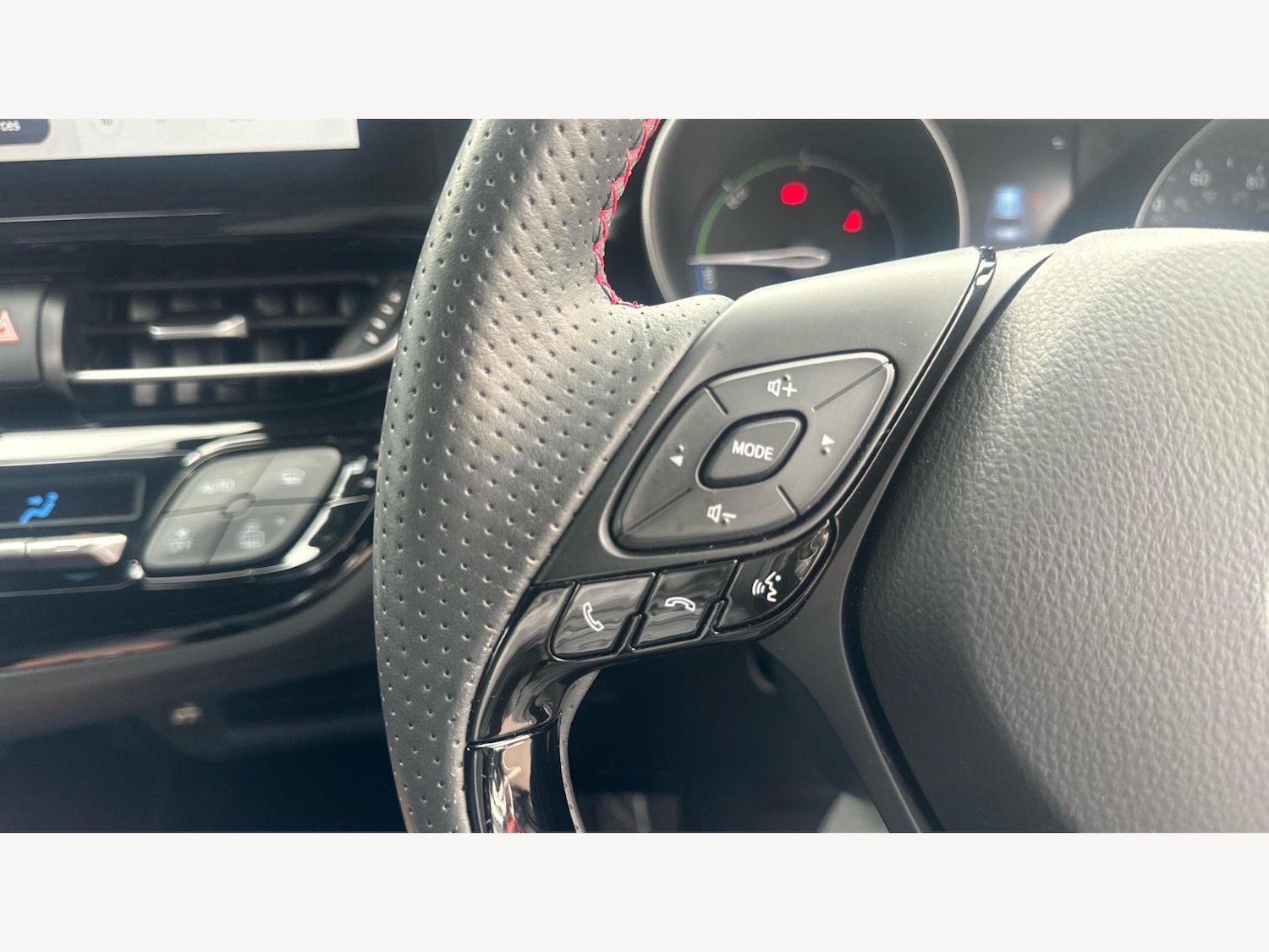 Used Toyota C-HR 2023 for sale - 76632738: Photo 25