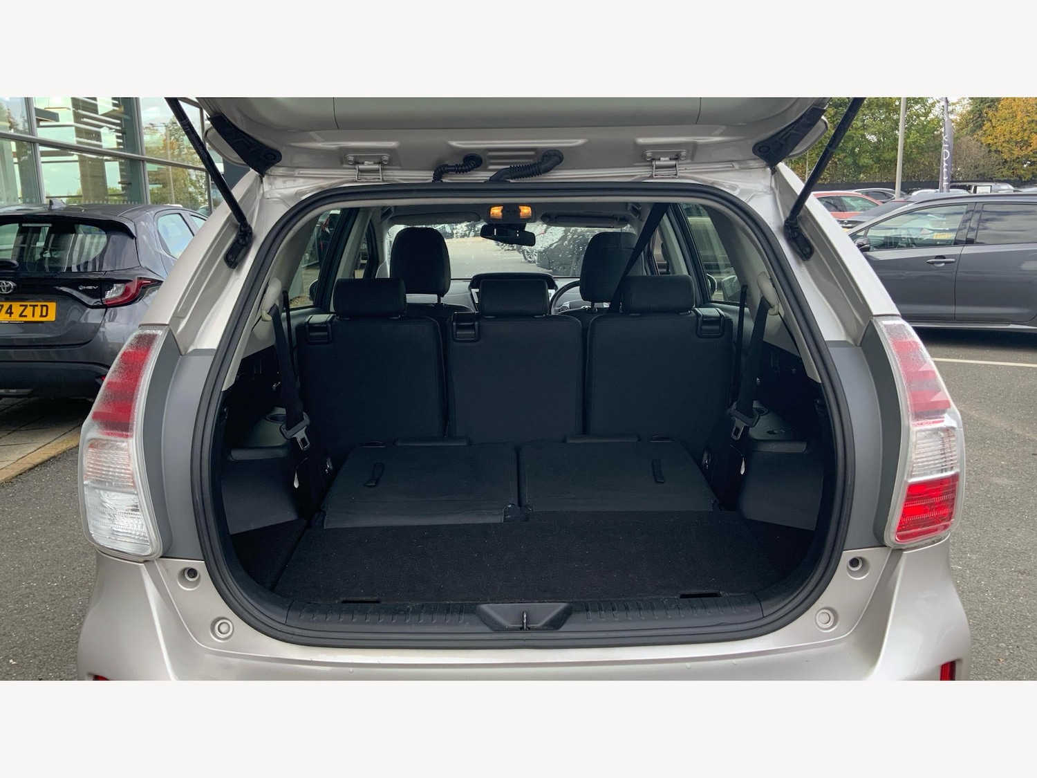 Used Toyota Prius+ 2019 for sale - 76337039: Photo 16