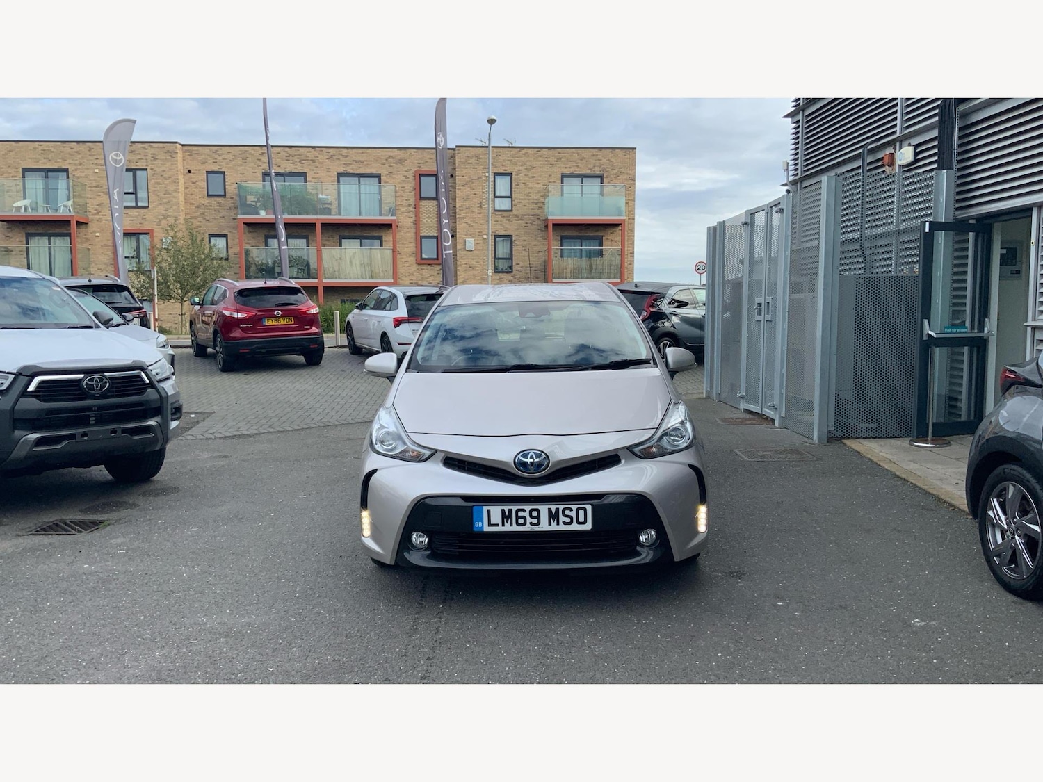 Used Toyota Prius+ 2019 for sale - 76337039: Photo 17