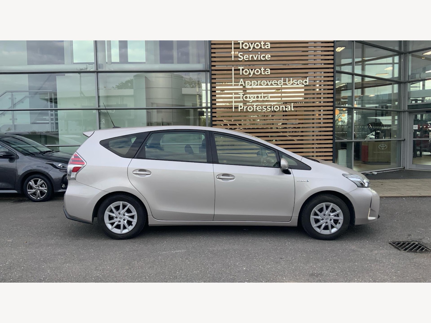 Used Toyota Prius+ 2019 for sale - 76337039: Photo 18