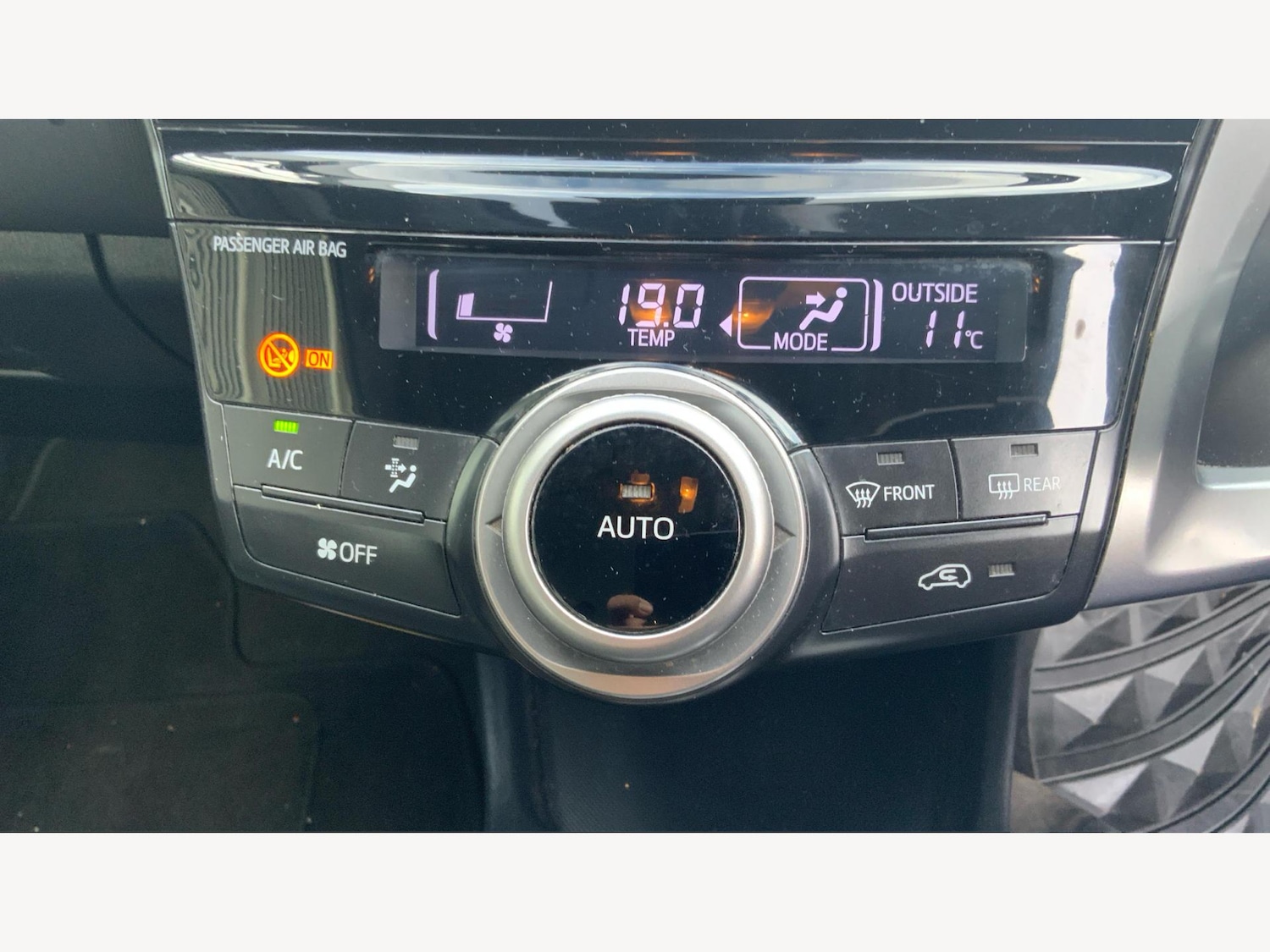 Used Toyota Prius+ 2019 for sale - 76337039: Photo 27