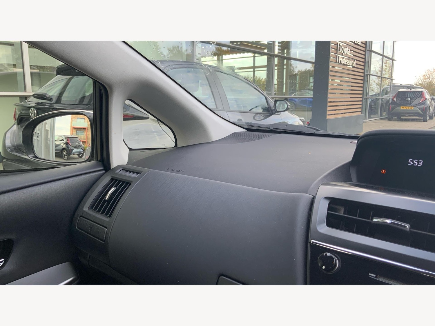 Used Toyota Prius+ 2019 for sale - 76337039: Photo 29