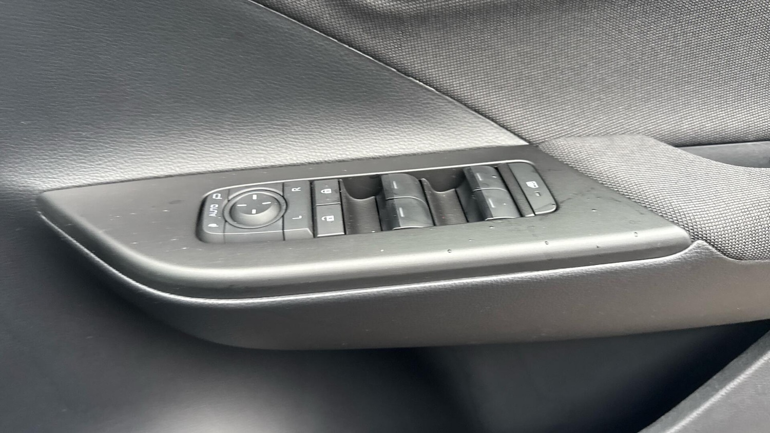 Used Toyota C-HR 2025 for sale - 77425084: Photo 35