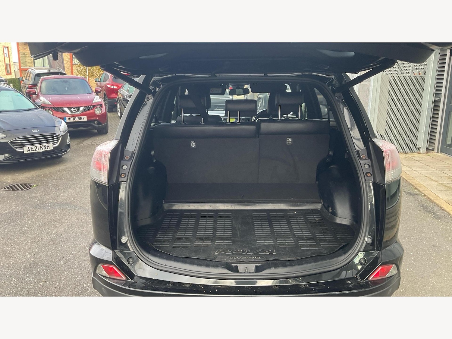 Used Toyota RAV4 2019 for sale - 76550282: Photo 16